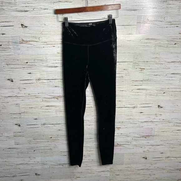 GOOD AMERICAN Crushing It Velvet High Waisted Leggings Black 1 small - Picture 1 of 9